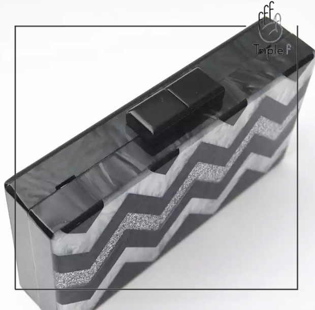 Zigzag black clutch