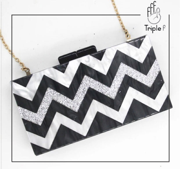 Zigzag black clutch