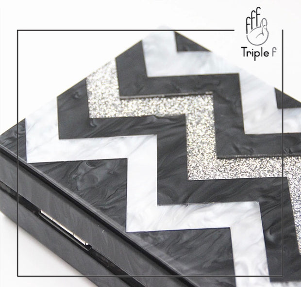 Zigzag black clutch